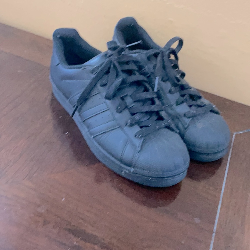 Black adidas sneakers size 8 hardly worn good condition